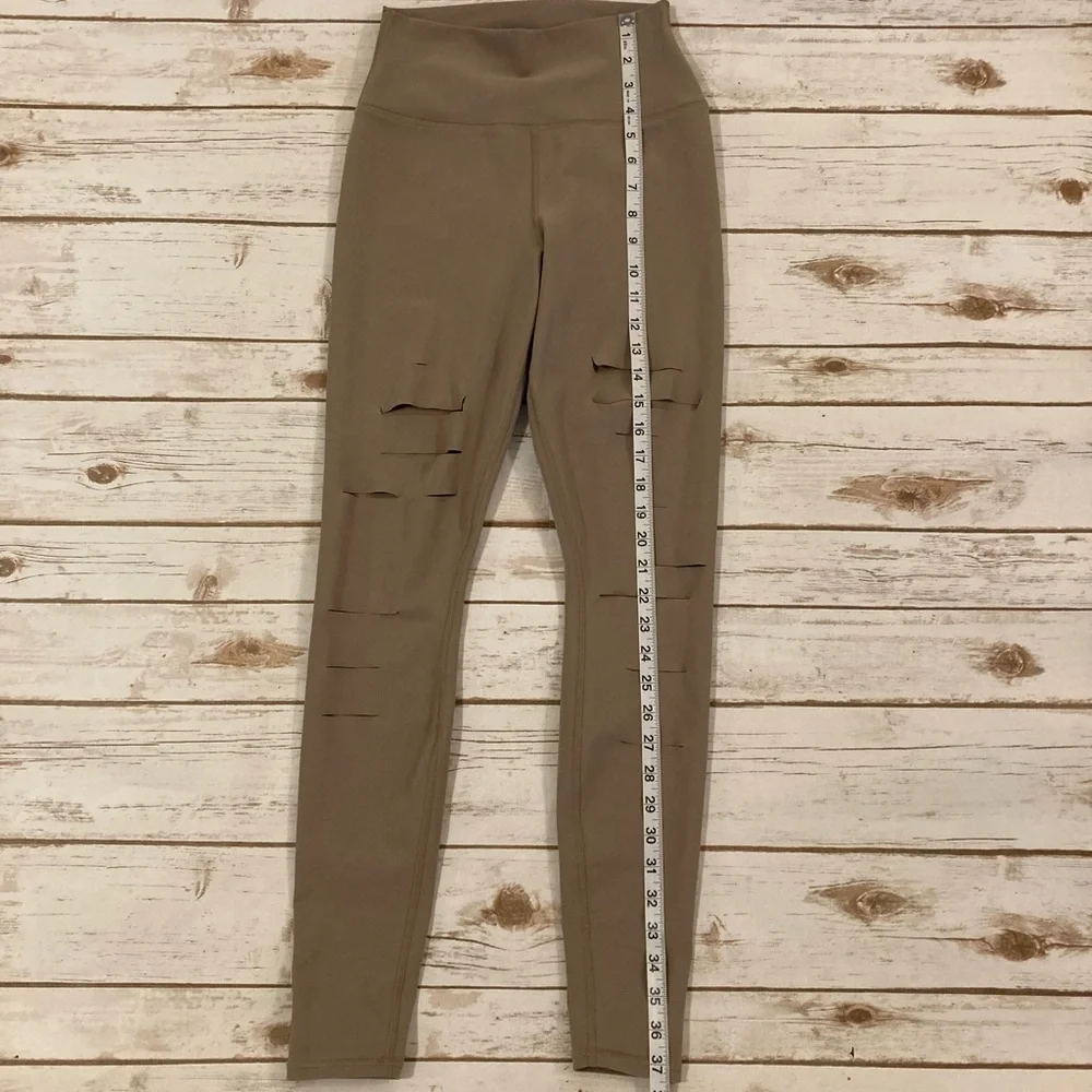 ALO YOGA HIGH WAISTED RIPPED WARRIOR LEGGING IN TAN XS